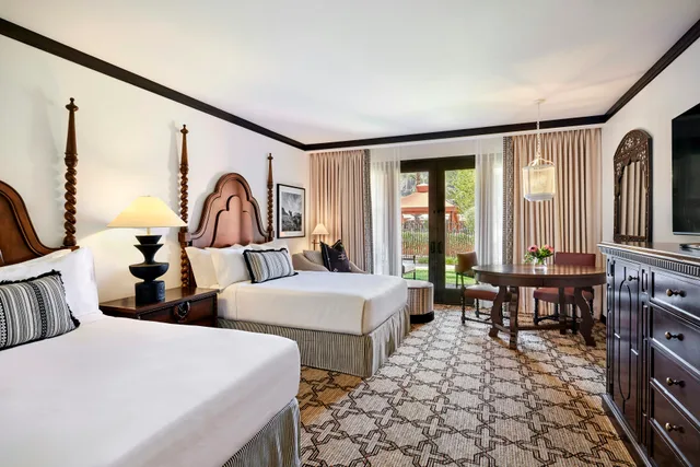 Oasis, 2 Queen Beds, Pool Side، Omni Scottsdale Resort And Spa At Montelucia 1/2
