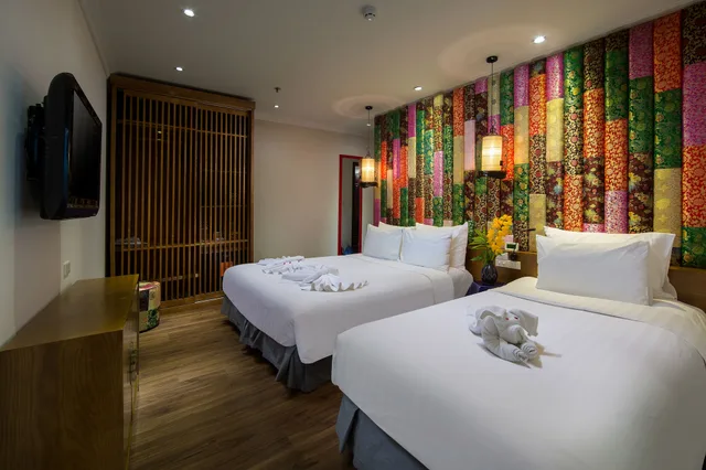 غرفة عائلية بسرير كوين وسرير فردي بشرفة، Hanoi Media Hotel and Spa 3/7