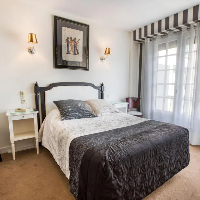 غرفة بسرير مزدوج بشرفة، Hotel Le Quercy Souillac 2/6