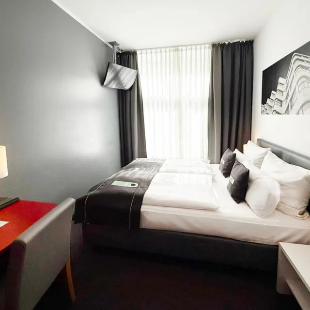 غرفة قياسية بسرير كينج وسرير كوين، Garner Hotel Berlin - Gendarmenmarkt by IHG 5/10