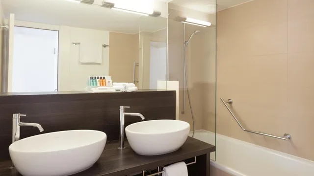 جناح جونيور بسرير كوين بمنطقة جلوس، Crowne Plaza Zurich 10/10