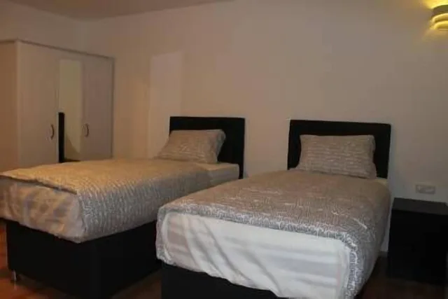 غرفة كومفورت بسرير مزدوج بحمام مشترك، Hotel Garni Emir 2/3