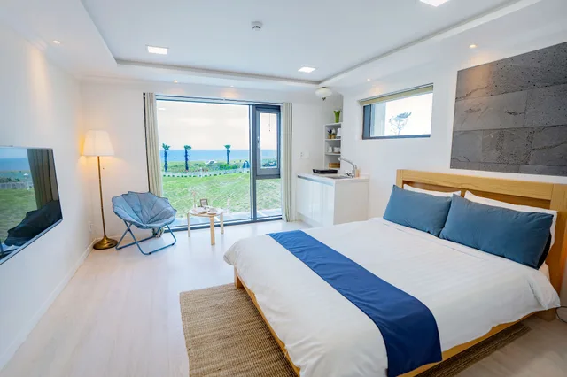 غرفة بسرير كوين بإطلالة على البحر بجاكوزي، Sun And Moon Resort 1/5