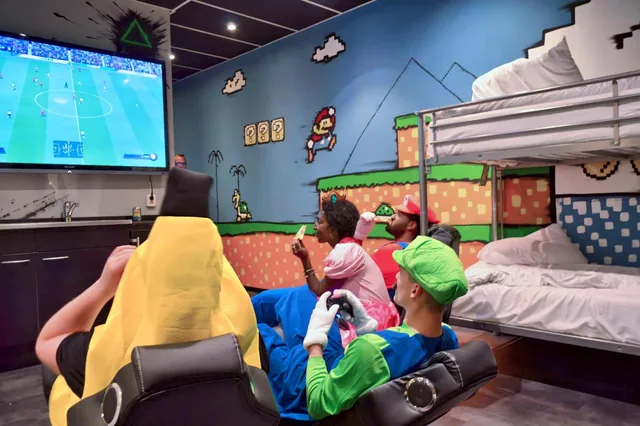 Game، Amsterdam Teleport Hotel 2/3