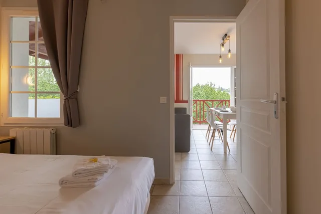 Apartment, Les Collines Iduki 1/10