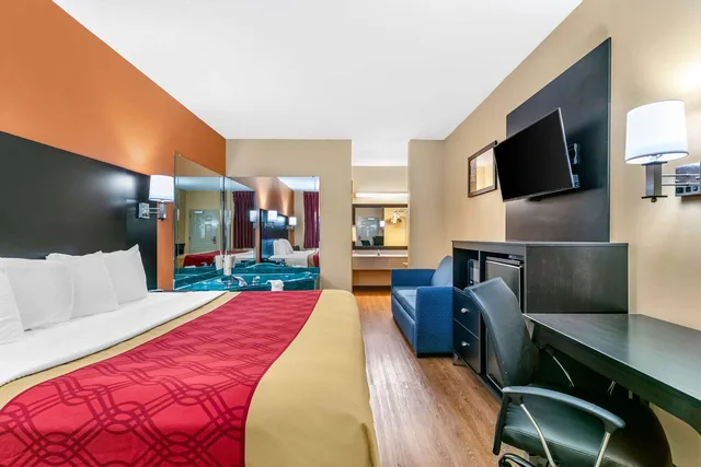Upgrade, Efficiency, Suite, King Bed، Econo Lodge Northport near University 2/4