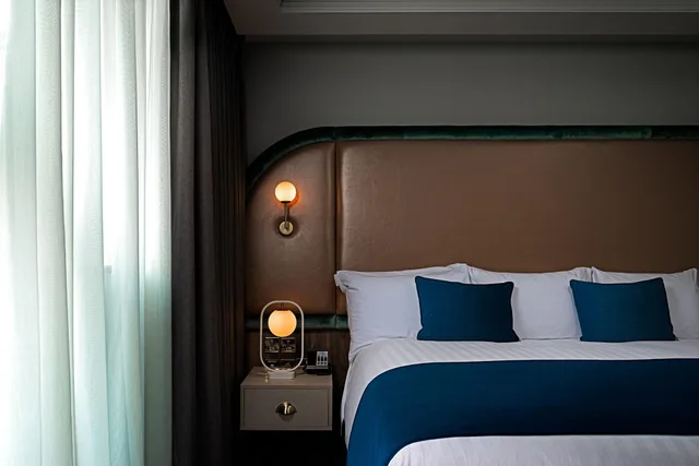 Deluxe, The Savoy Hotel 2/6