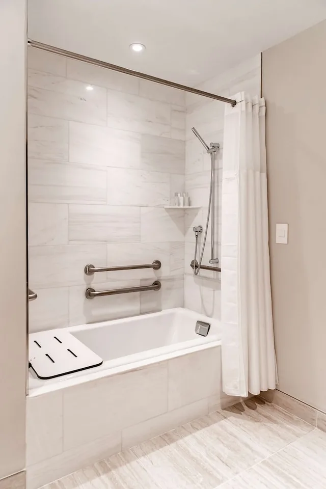 Supreme, King Bed, Accessible, HALL Arts Hotel, Dallas, Autograph Collection 10/10