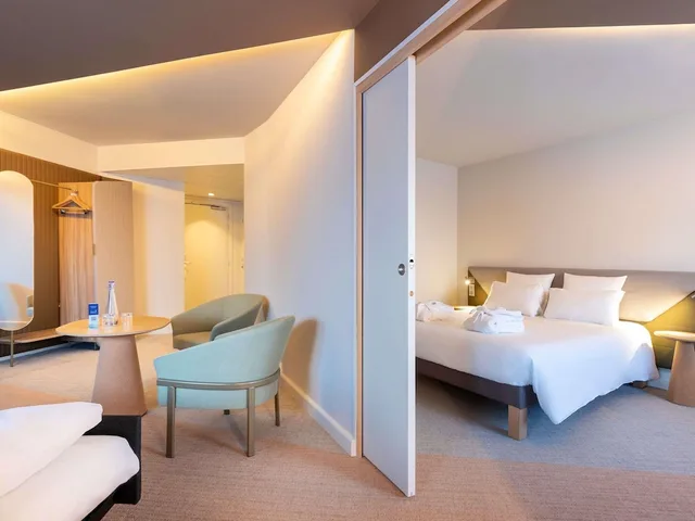 غرفة عائلية بسرير مزدوج وسريرين منفصلين، Novotel Paris Orly Rungis 1/7
