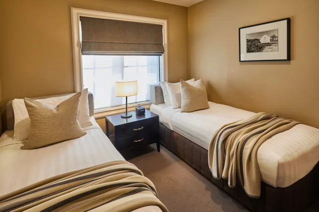 شقة فاخرة بسرير كينج وسريرين منفصلين بإطلالة على البحيرة بغرفتي نوم، Platinum Queenstown Villas 5/10