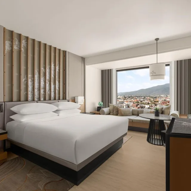 غرفة كلوب بسرير كينج مع دخول صالة النادي في طابق مرتفع، Chiang Mai Marriott Hotel 2/7