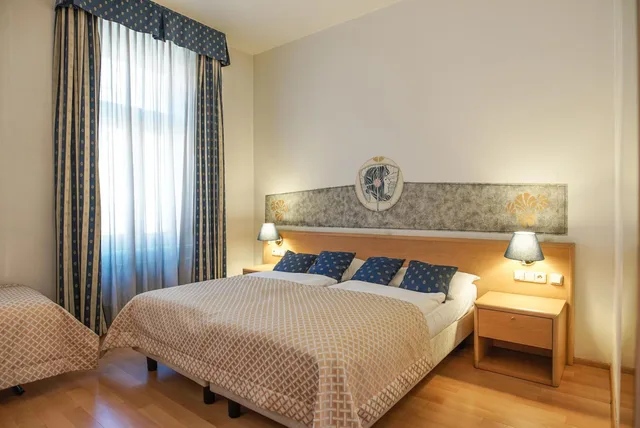 غرفة ثلاثية، Hotel Tivoli 2/10