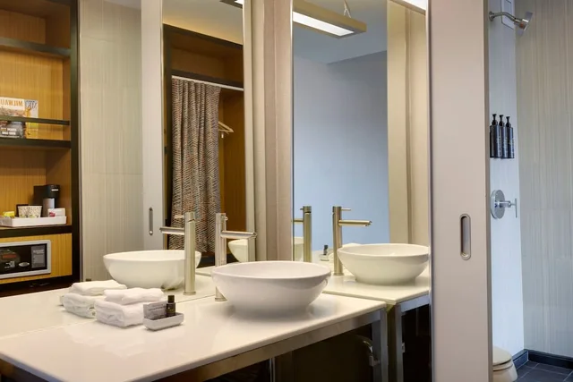 Room, 2 Queen Beds, Accessible, Aloft Milwaukee Downtown 5/8