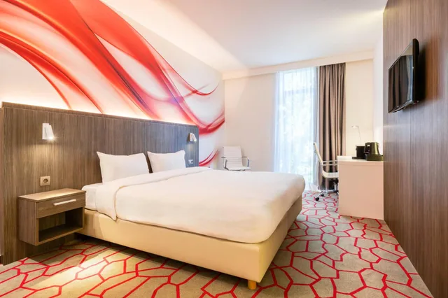 Superior, King Bed, B&B HOTEL Mons Centre 2/10