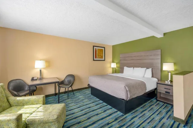 Upgrade, Efficiency, Suite, King and Queen Bed، Quality Inn Los Lunas, NM 4/8