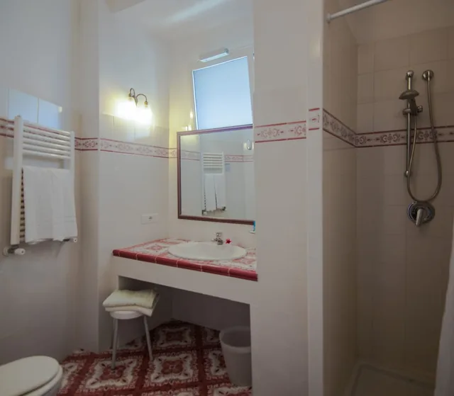 غرفة قياسية بسرير مزدوج بإطلالة على الفناء، Hotel Semiramis 7/10
