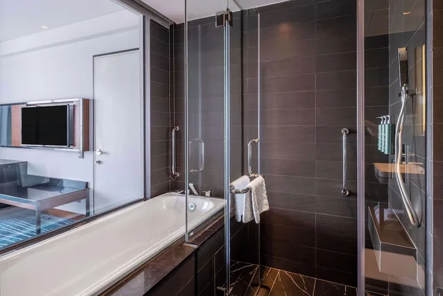 جناح جونيور بسرير مزدوج بحوض استحمام، Hilton Garden Inn Da Nang 7/7