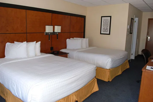 غرفة بسريرين كوين، Rodeway Inn Grand Falls 1/3