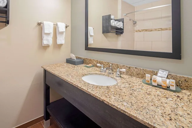 غرفة بسريرين كوين لذوي الإعاقة، La Quinta Inn & Suites by Wyndham Gonzales LA 9/10