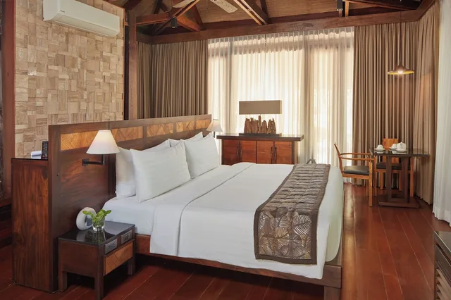 Casita, King Bed، Two Seasons Coron Island Resort 2/3