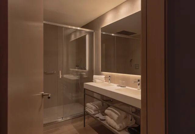 غرفة بريميوم بسرير كينج، Gran Hotel Barcino 9/10