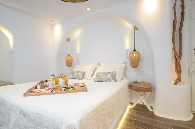 Sunken, Suite, King Bed, 2 Sofa, Naxos Island Escape Suites 3/3