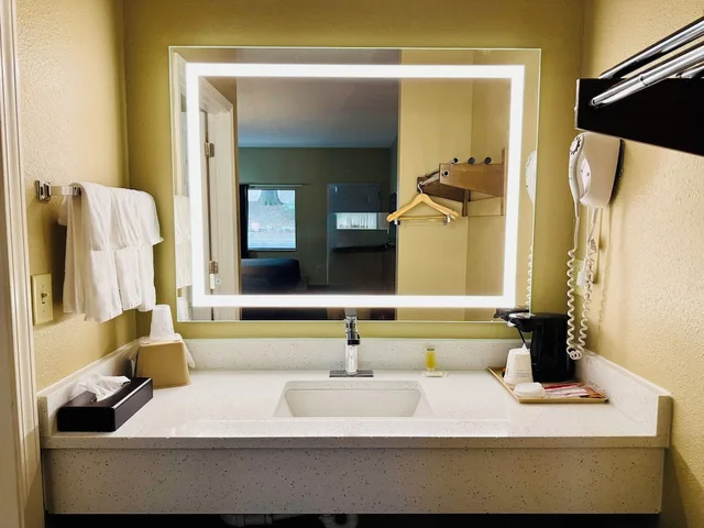 غرفة قياسية بسرير كينج، Super 8 by Wyndham Ft. Oglethorpe GA/Chatt TN Area 8/9