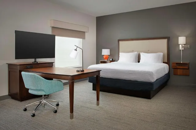 جناح بسرير كينج مع أريكة لذوي الإعاقة، Hampton Inn & Suites Portland/Hillsboro-Evergreen Park 1/1