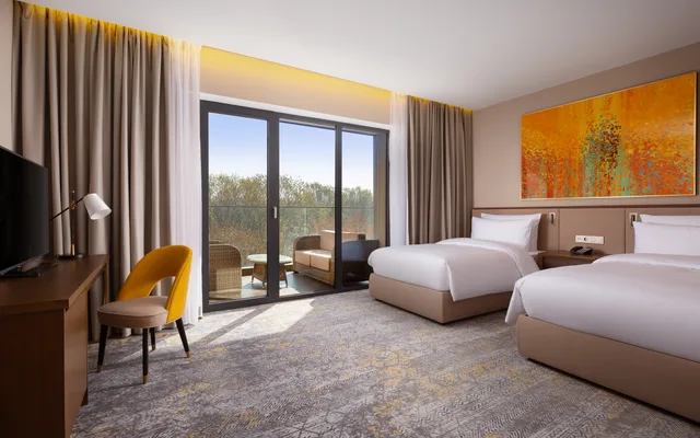 غرفة ديلوكس بانورامية بسريرين منفصلين بإطلالة على الجبل، Swissotel Wellness Resort Alatau Almaty 2/12