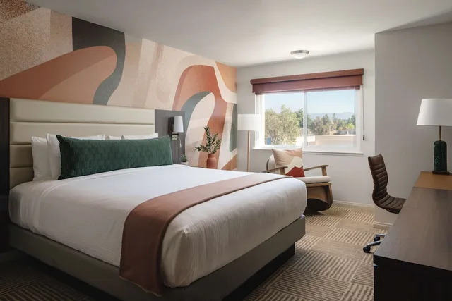 غرفة بريميوم بسرير كينج مع أريكة، Hotel Avante A Joie de Vivre Boutique Hotel 2/5