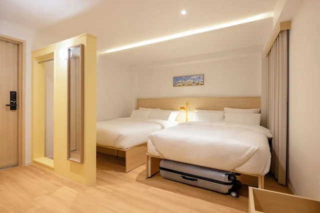 Standard, Quintuple, 2 Double Beds, Sofa، Myeongdong Guesthouse Como 1/5