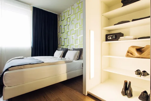 شقة بسرير كينج بغرفة نوم واحدة مع أريكة، Harrys Home Hotel Munchen 2/6