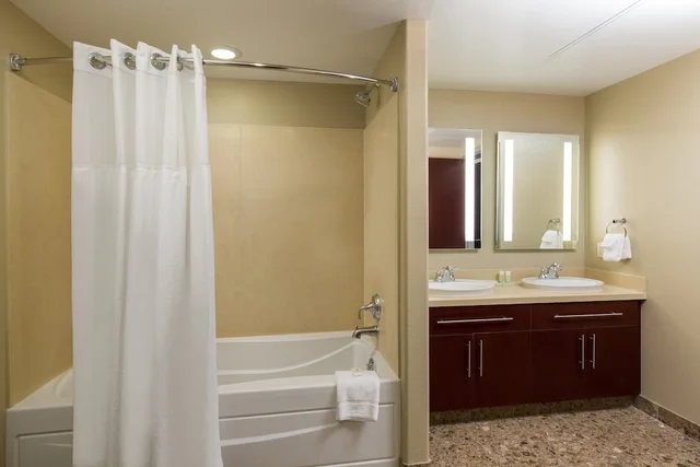 جناح بسرير كينج بإطلالة على المدينة بغرفة نوم واحدة بمطبخ، Staybridge Suites Las Vegas 4/7