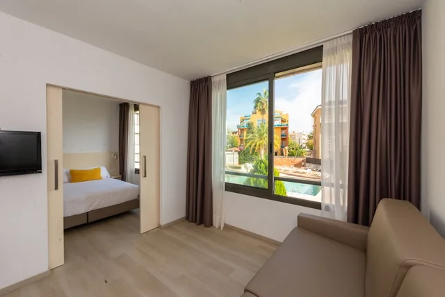 شقة سوبيريور بإطلالة على المسبح مع أريكة، Apartamentos Atenea Park 6/10