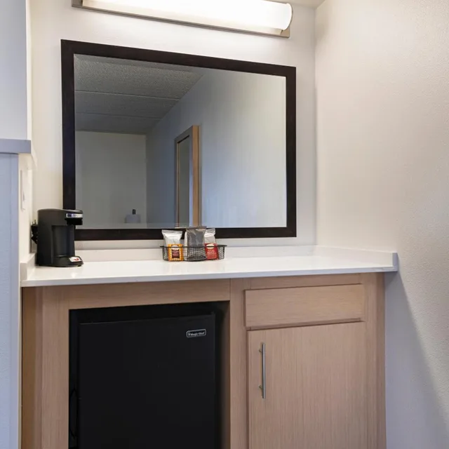 Room, King Bed, Sofa, High Floor, Hyatt Place Austin/Arboretum 3/3