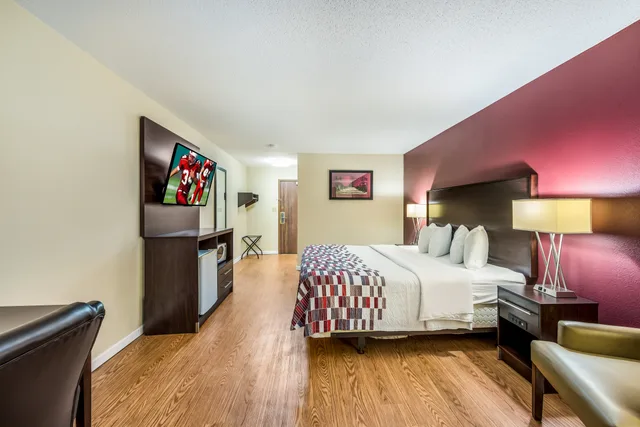 غرفة ديلوكس بسرير كينج، Red Roof Inn & Suites Wapakoneta 1/4