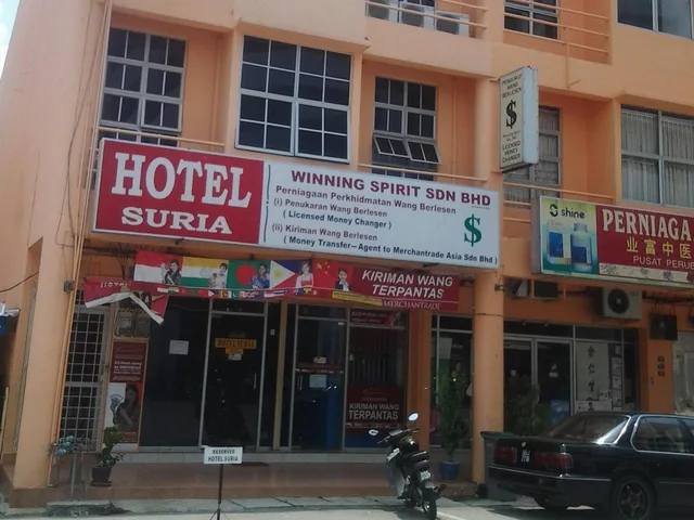 Family, Single Bed, Queen Bed, No Window, Hotel Suria 1/2