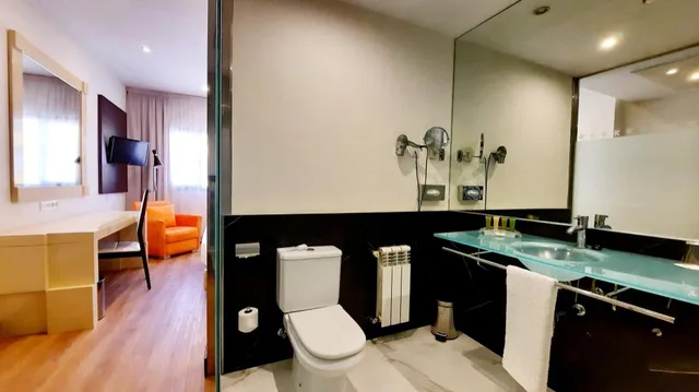 غرفة قياسية بسرير مزدوج للمدخنين، Holiday Inn Madrid Las Tablas 5/7