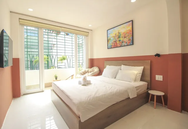 استوديو ديلوكس بسرير كوين بشرفة، De Lustora Hotel & Apartment - District 1, HCM. 1/4