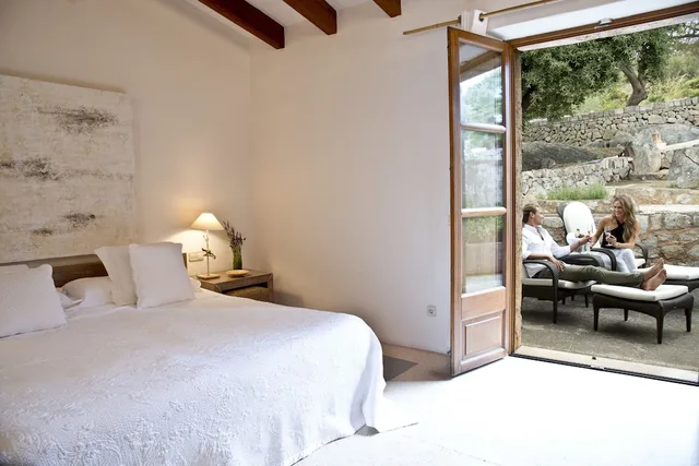 Room, Queen Bed, Terrace, Romantik Hotel Cases de Son Barbassa 3/5
