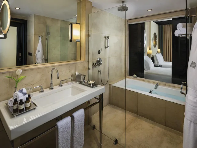Premier, Deluxe, Double or Twin Bed, Fairmont Nile City Hotel 2/5