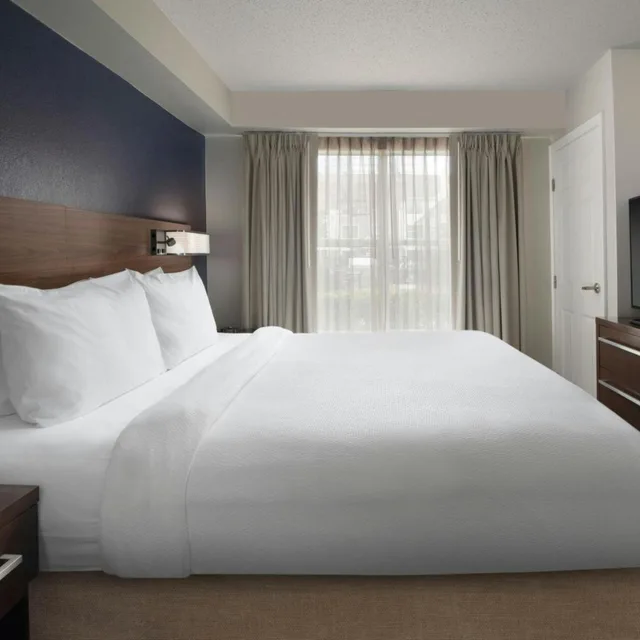 جناح بسرير كوين بغرفة نوم واحدة مع أريكة، Residence Inn New Orleans Metairie 2/7