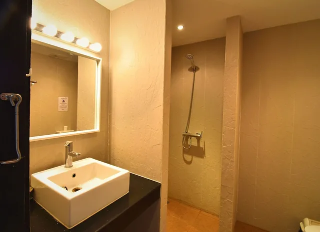 شقة بسرير مزدوج بشرفة بغرفة نوم واحدة مع أريكة، Sai Naam Lanta Residence 3/4
