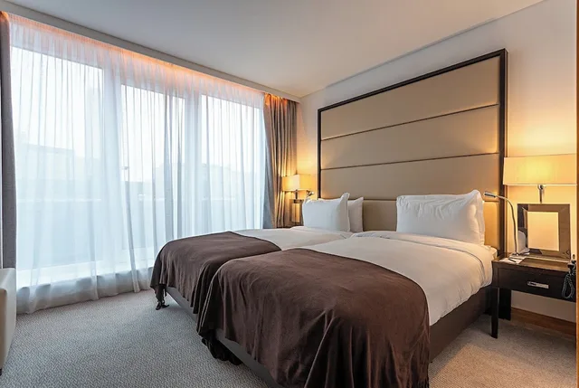 جناح سيغنتشر بسرير كينج وسريرين منفصلين بغرفتي نوم، Pestana Chelsea Bridge Hotel & Spa 4/10