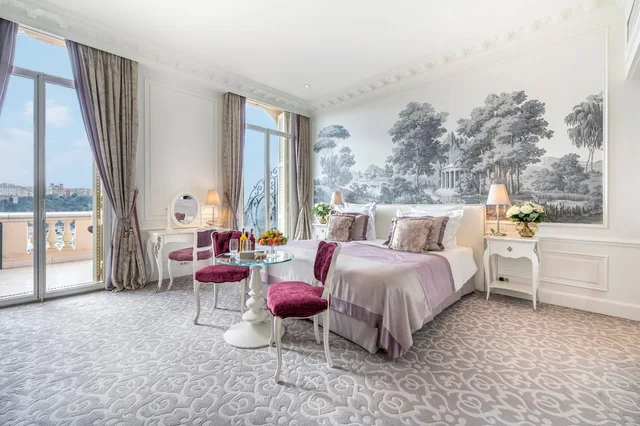 غرفة حصرية بسرير كينج بإطلالة على البحر بشرفة، Hotel Hermitage Monte Carlo 2/4