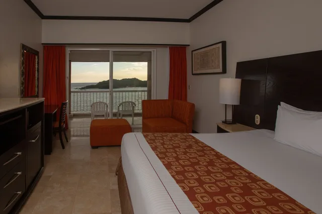 غرفة ديلوكس بسريرين كوين بإطلالة على البحر بشرفة، Azul Ixtapa Beach Resort Convention Center 1/6
