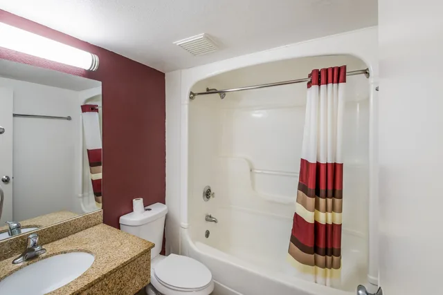 غرفة قياسية بسرير كوين للمدخنين، Red Roof Inn Rochester Airport 6/7
