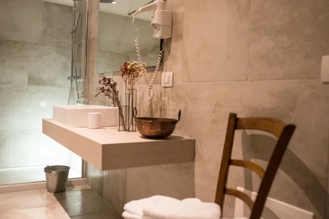 جناح جونيور بسرير كوين مع أريكة، Masseria Fontana Di Vite 6/6