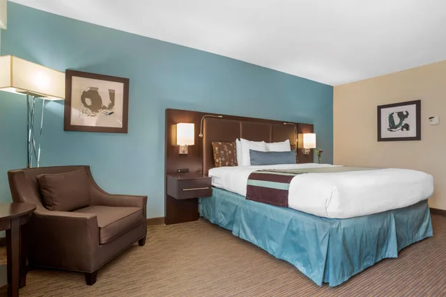غرفة بسرير كوين، Best Western Plus Tallahassee North Hotel 3/9