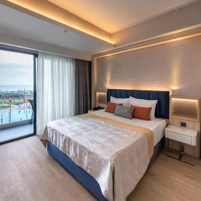 غرفة سوبيريور ثلاثية بإطلالة على البحر، Lago Hotel Ex Azura Deluxe Resort & Aqua Sorgun 1/9